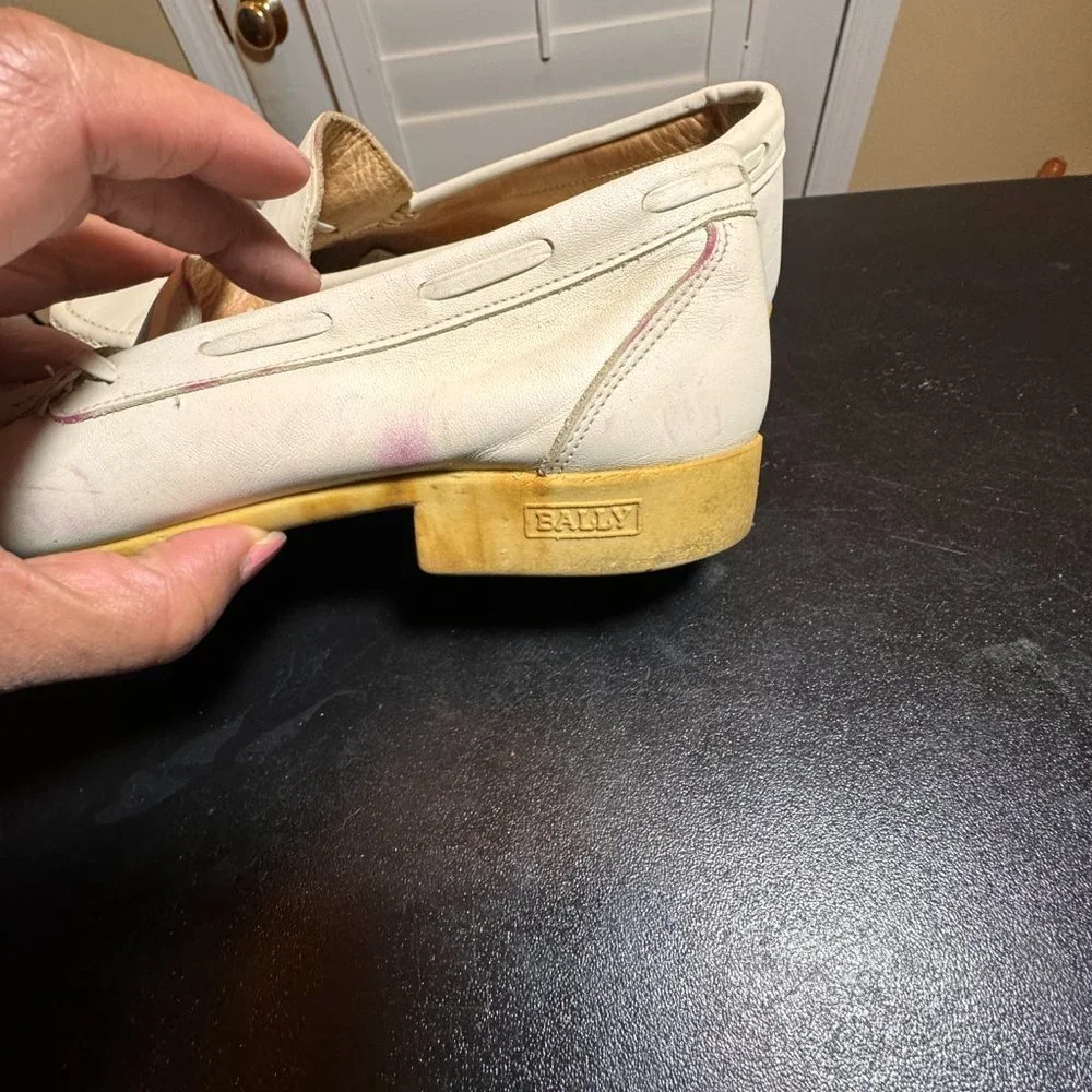 Bally size 9.5 cream mens leather shoes with tassels